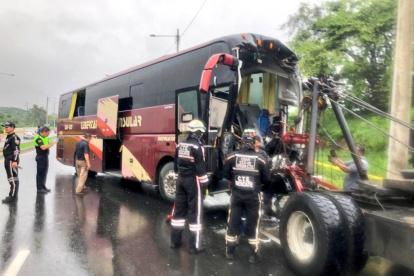 Accidente en la carretera de la vía a la costa.