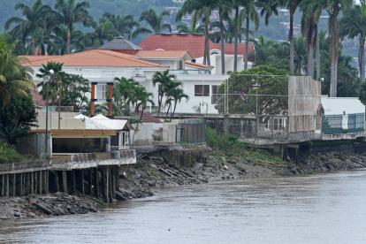 Secuelas. La sedimentación del río es una de las posibles causantes del mal olor en La Puntilla.