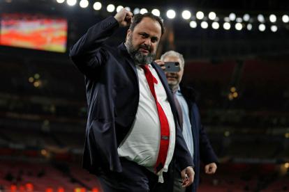 El positivo por coronavirus del presidente del Olympiakos, Evangelos Marinakis, es la razón por la que los jugadores del Arsenal fueron puestos en cuarentena. El dirigente tuvo contacto con varios jugadores en la fecha de Europa League del fin de semana.