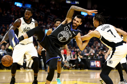 Los Warriors enfrentaron a los Clippers, el martes 10 de marzo, en el  Chase Center de Oakland, que no contará con público para el duelo ante los Nets.