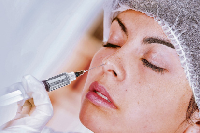 El relleno con ácido hialurónico es indoloro.