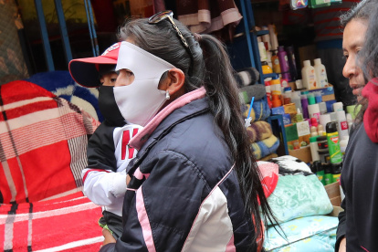 En Bolivia se usan este tipo de tapa bocas por el coronavirus.