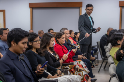 Desde el 29 de febrero los asistentes a las reuniones de los testigos de Jehová no debían tocar el micrófono para comentar.