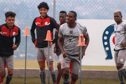 Técnico Universitario en uno de sus últimos entrenamientos previo al encuentro de hoy.