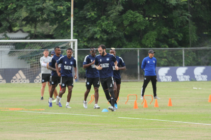 La plantilla de Emelec cambió sus cuidados por el coronavirus.