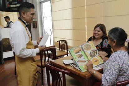 Los bares y restaurantes verán limitada su operatividad por la emergencia sanitaria.