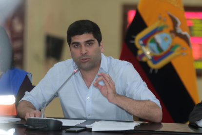 El vicepresidente anunció las nuevas medidas en una rueda de prensa en Quito.