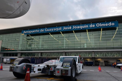 El arribo de vuelos internacionales está totalmente prohibido desde este martes 17 de marzo, como medida para frenar los contagios.