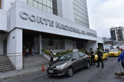 EN LA CORTE NACIONAL DE JUSTICIA SE REALIZO LA AUDIENCIA CASO SINGUE 



TRIBUNAL DE JUZGAMIENTO 

IVAN LEON JOSE LAYEDRA 

JAVIER DE LA CADENA 



13 de febrero  de 2020

KARINA DEFAS 

Agencia (ag-expreso ag-extra ag-quito)