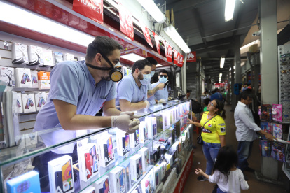 Vendedores de la bahía de Guayaquil.