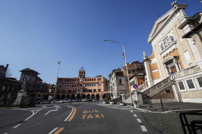 Imagen de Roma este lunes. Italia está bajo bloqueo en un intento por prevenir la propagación del coronavirus.