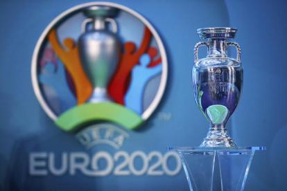 La UEFA tomó la decisión de aplazar la Eurocopa para el 2021.