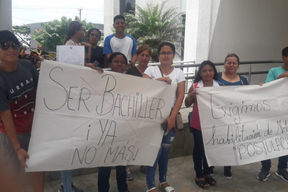 La semana pasada, un grupo de bachilleres exigió a las autoridades educativas que suba las notas para poder postular a la universidad.