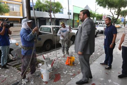El Ministro de Trabajo, Andrés Madero, clausuró ayer algunos locales que infringían las reglas.