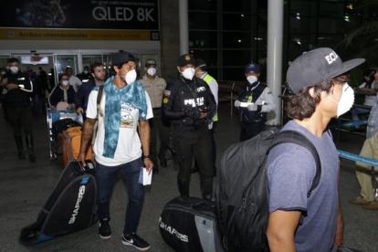 Surfistas de la selección nacional fueron algunos de los últimos en arribar a Ecuador dejando el mensaje de permanecer en sus casas.