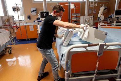 .Italy is under lockdown in an attempt to prevent the spread of the pandemic Coronavirus. Several European countries have closed borders, schools as well as public facilities, and have cancelled most major sports and entertainment events in order to prevent the spread of the SARS-CoV-2 Coronavirus causing the Covid-19 disease