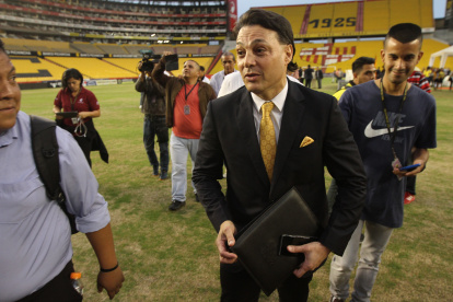 Carlos Alfaro Moreno, presidente de Barcelona, está pendiente de la plantilla en el estado de emergencia.