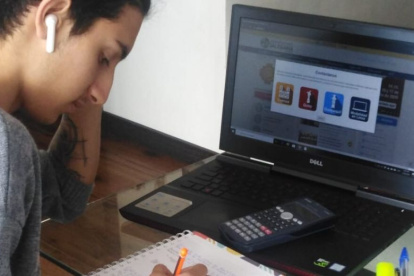 Para muchos jóvenes, las clases virtuales les son atractivas, aunque a veces tengan problemas por la falta de Internet en sus casas.