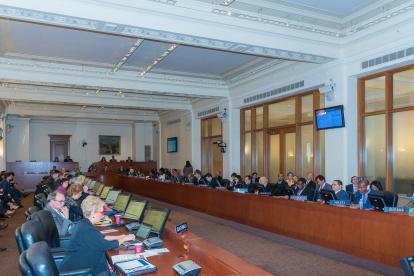 Para resultar elegido uno de los candidatos, cualquiera necesita el apoyo de 18 países.