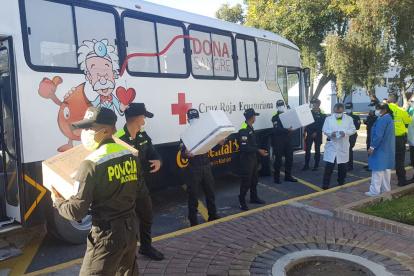 El jueces en la Escuela Superior de Policía hubo una donación masiva de sangre a la Cruz Roja
