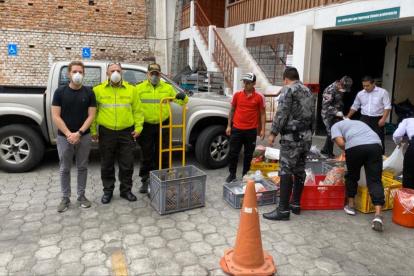 La Policía Nacional receptó para de los alimentos y coordinó la distribución.