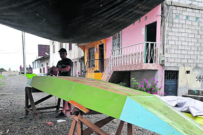 Color. Cada una de las canoas tiene un color distinto, según Segundo Vera, para que se diferencien.