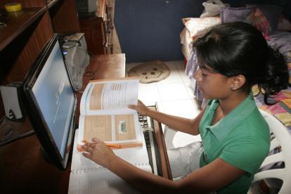 Los estudiantes deben realizar las  tareas que los maestros envían por la plataforma del Ministerio de Educación.