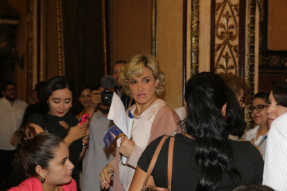 Cynthia Viteri en su más reciente rueda de prensa, para hablar sobre las medidas para detener el coronavirus.