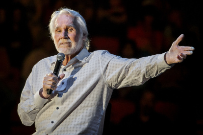 Considerado un genio en su estilo, con temas como "The Gamble"" y "Coward of the county", Kenny Rogers marcó toda una generación.

 FILES-US-ENTERTAINMENT-MUSIC-KENNY ROGERS