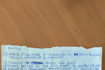 La ministra exhibió en redes sociales el mensaje que se pretendía hacer llegar al exfuncionario