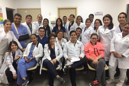 Un grupo de estudiantes de la Universidad de Guayaquil que realizan su internado rotativo en varios hospitales del país..