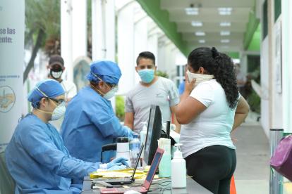 Personas con síntomas aseguran tener problemas para acceder a las pruebas por vía pública y privada.