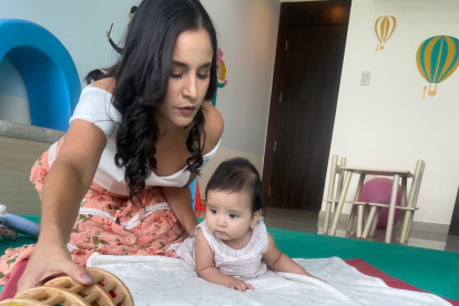 Una vez que el niño tenga control de su cabeza es hora de enseñarle a girar.