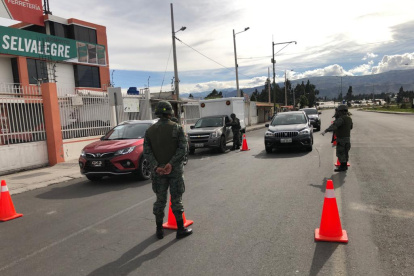Los militares efectúan controles de armas, municiones y explosivos en distintos lugares del país.