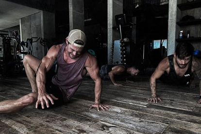 El actor sabe que una buena rutina fitness ayuda también a la tranquilidad mental en tiempos de crisis.