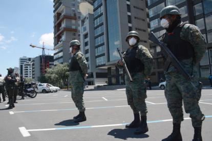 Militares y policías están diariamente en contacto directo con los ciudadanos y experimentan alto riesgo de contagio