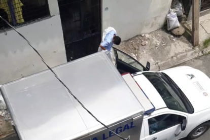 Medicina legal en el levantamiento de un cadáver por sospechas de COVID-19.