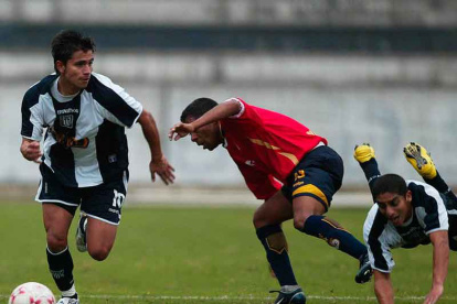 Luis Fernando Saritama militó en 2004 y 2007 en el Alianza Lima peruano.
