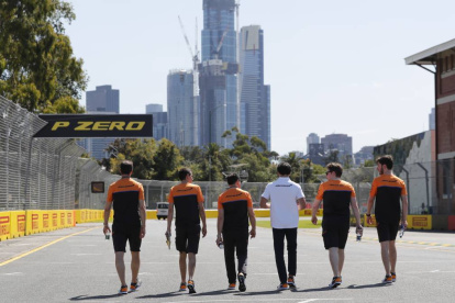 Los miembros del equipo fueron aislados cuando realizaban pruebas previo al inicio del Mundial de Fórmula Uno.