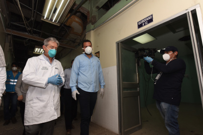 Visita. Zevallos durante el recorrido por la antigua Maternidad.