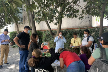 El Embajador de Ecuador el México, Enrique Ponce de León, se ha reunido con algunos ecuatorianos que buscan el retorno al país.