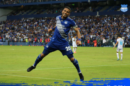 Robert Burbano celebra su gol en la Copa Sudamericana.