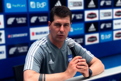 Ismael Rescalvo, técnico de Emelec, apoya la reducción salarial pero solo a los que más ganan.