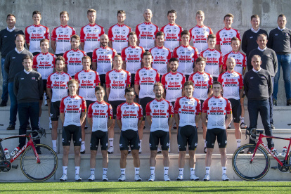 Los corredores del equipo decidieron unánimamente ayudar a los otros miembros del equipo que están en para por la pandemia.