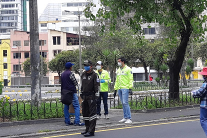 Tarea. La Policía hace controles por la emergencia sanitaria. Además hicieron un censo de hoteles y hostales.