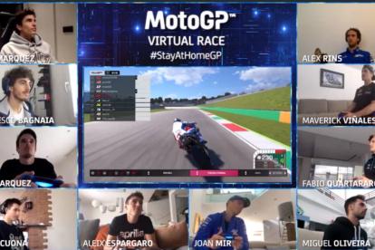 Los motocilcistas durante la competencia en el videojuego oficial del Mundial de MotoGP.