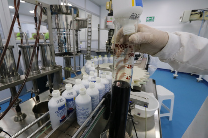 Los laboratorios nacionales están produciendo vitaminas, complejo B y paracetamol. 



Agencia (ag-extra)