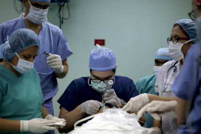 Según las autoridades, la atención de médicos, enfermeras y personal médico será prioridad en las casas de salud.