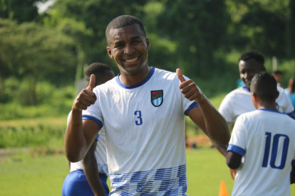 Frickson Erazo, defensa de 9 de Octubre, se muestra optimista del futuro con esta casaquilla.