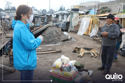Familias de escasos recursos de varios sectores de la capital recibieron alimentos